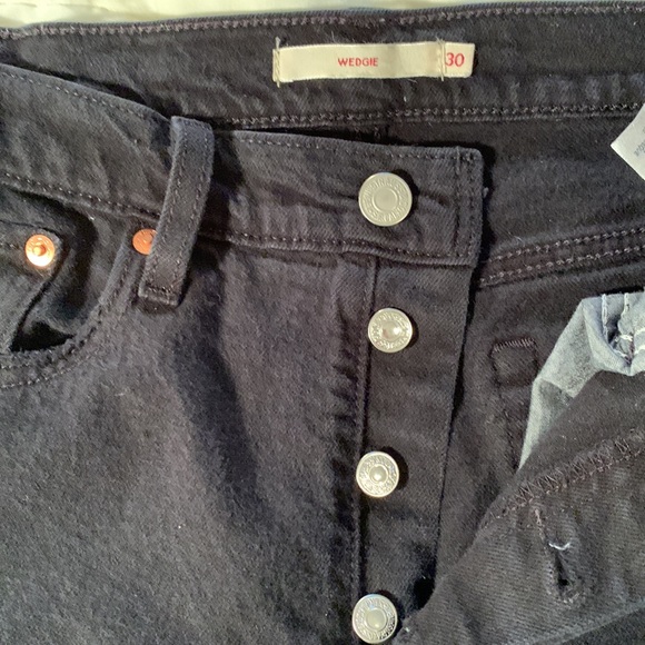Levi’s Wedgie Fit Jeans in Black Desert Distressed Denim Size 30 - Picture 7 of 17